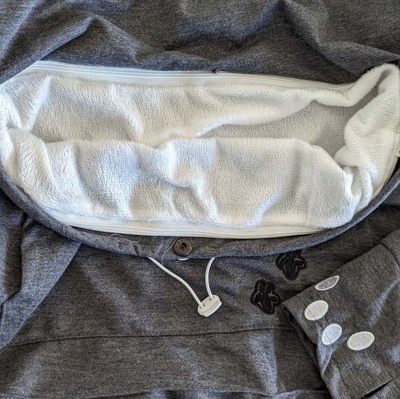 Cat Carrying Hoodie [M] - Picture 3 of 7